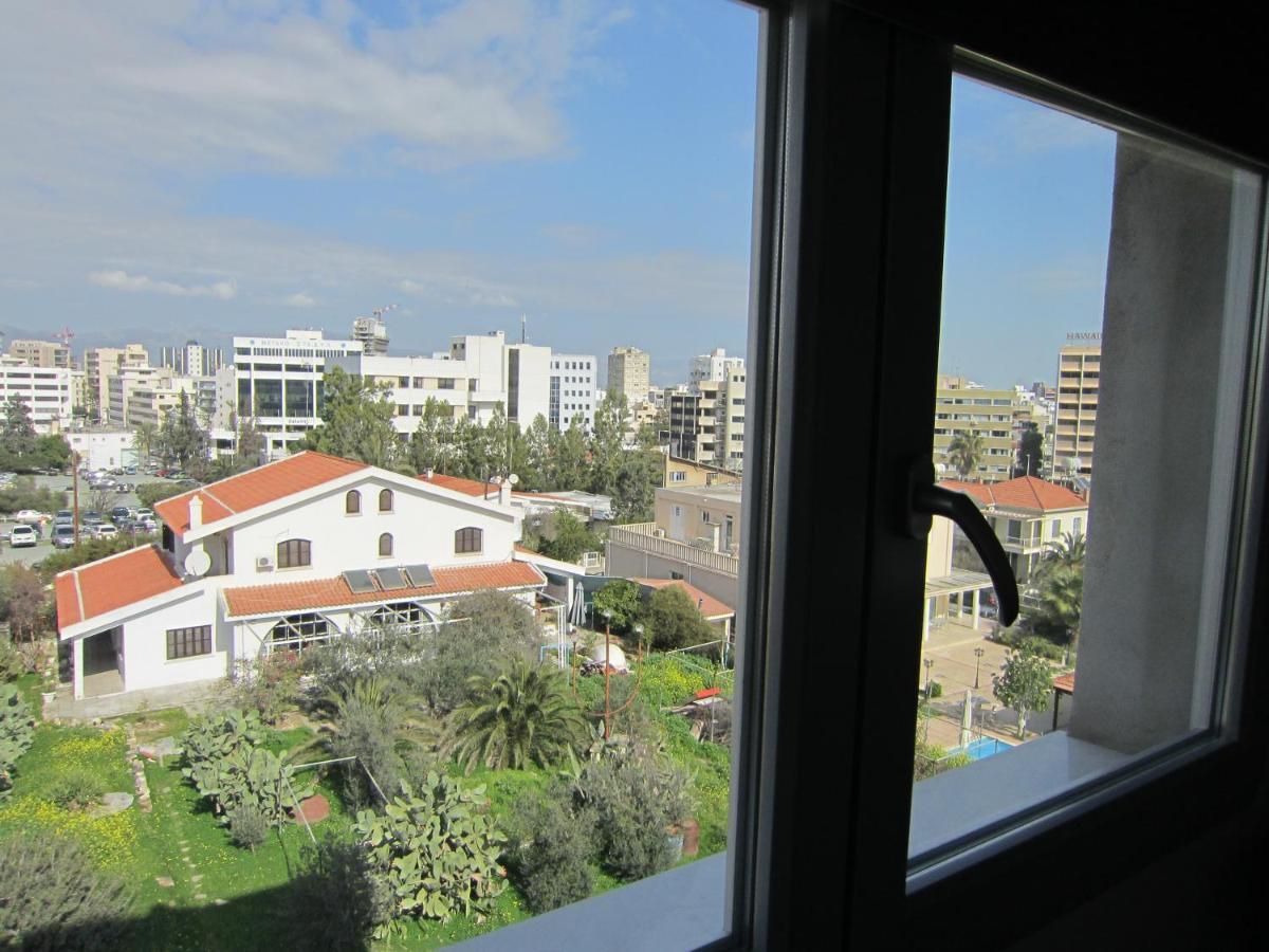 Mini Art House Apartment Nikosia Bagian luar foto