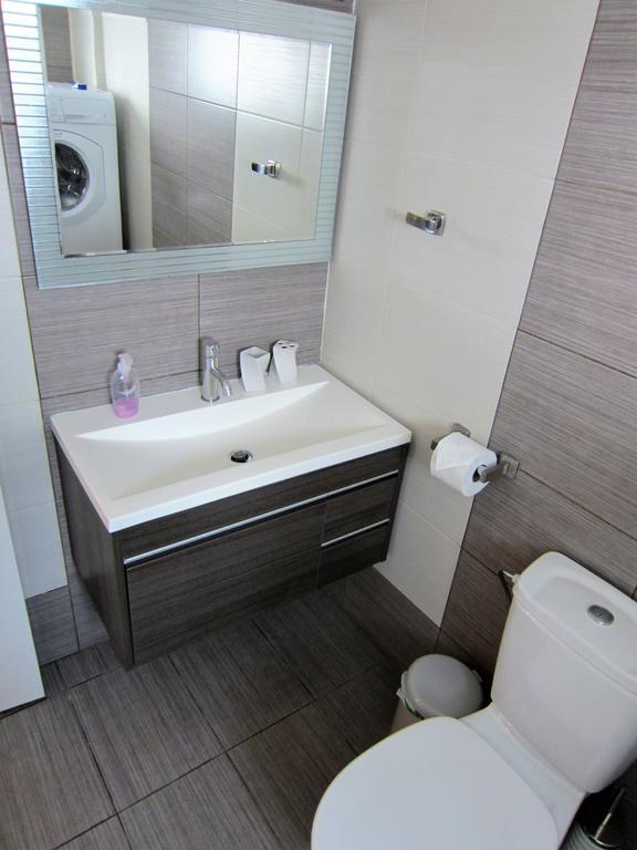 Mini Art House Apartment Nikosia Bagian luar foto